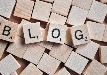 The word 'Blog' in scrabble letters